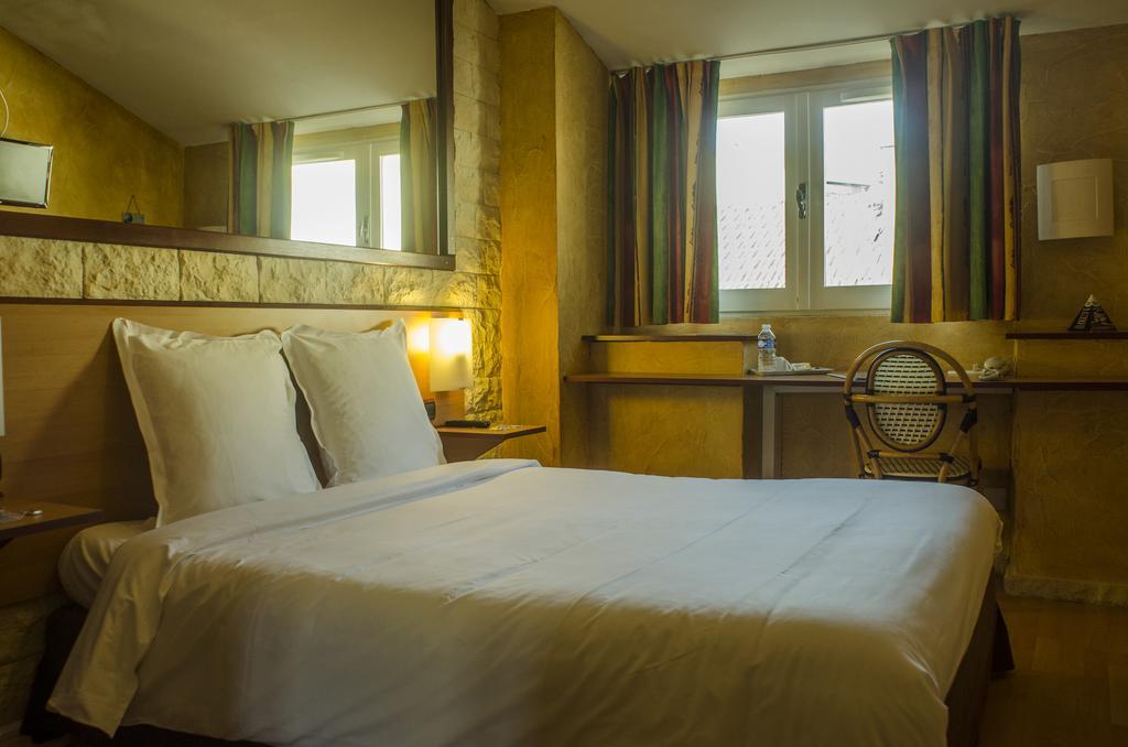Hotel Bosquet Pau Centre - Self Check In Budget Hotel Room photo